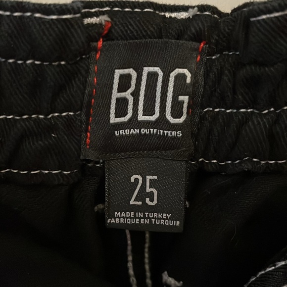 Adorable black wide leg cargo jeans.  BDG by Urban Outfitters - Picture 4 of 4